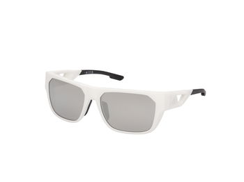 Das Bild zeigt die Adidas Sport Sonnenbrille SP0102 21C leicht seitlich.